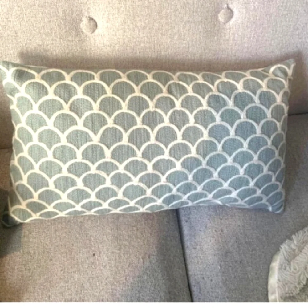 NWT West Elm Handcrafted Scalloped Crewel Pillow Cover Lumbar 12 x 21